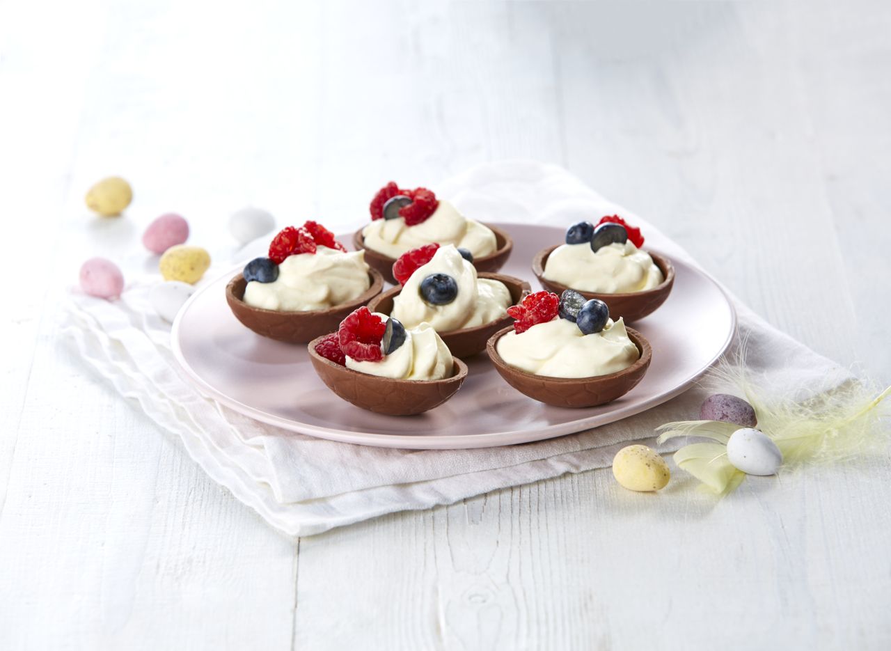 Chocolate Easter Egg Cups with Cream & Berries | Bulla