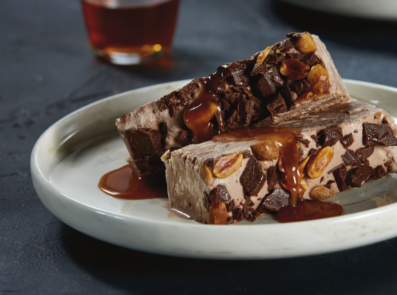 Peanut Butter & Chocolate Ice Cream with Caramel Sauce | Bulla