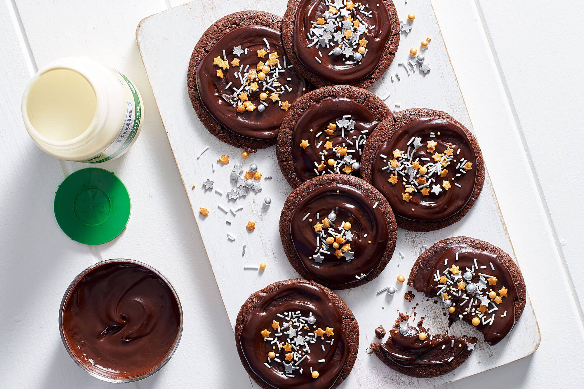 chocolate cookies with chocolate ganache sauce | Bulla