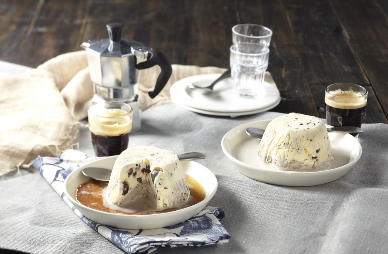 Individual mocha cookies & cream ice cream puddings Bulla